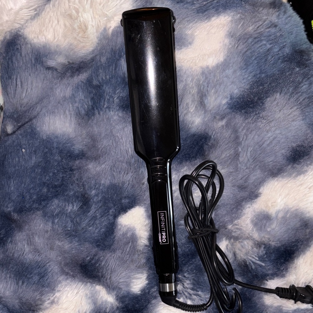Conair InfinitiPRO Onyx Ceramic Flat Iron.